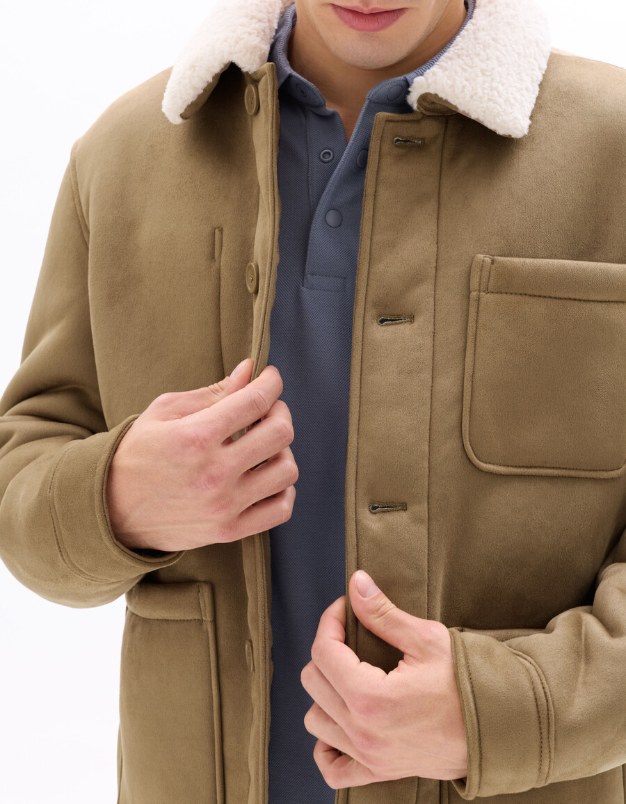 arbeitsjacke aus taupefarbenem wildlederimitat mit sherpa-futter