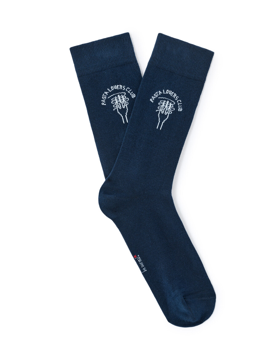 marineblaues geschenkset mit boxershorts und socken mit weihnachtlichem pasta-muster