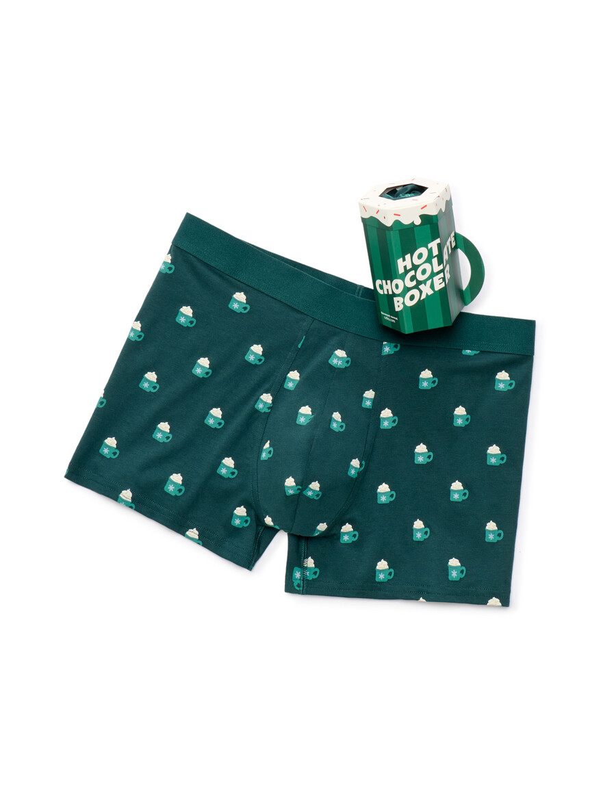 weihnachtsgeschenkset mit heißer schokolade und boxer