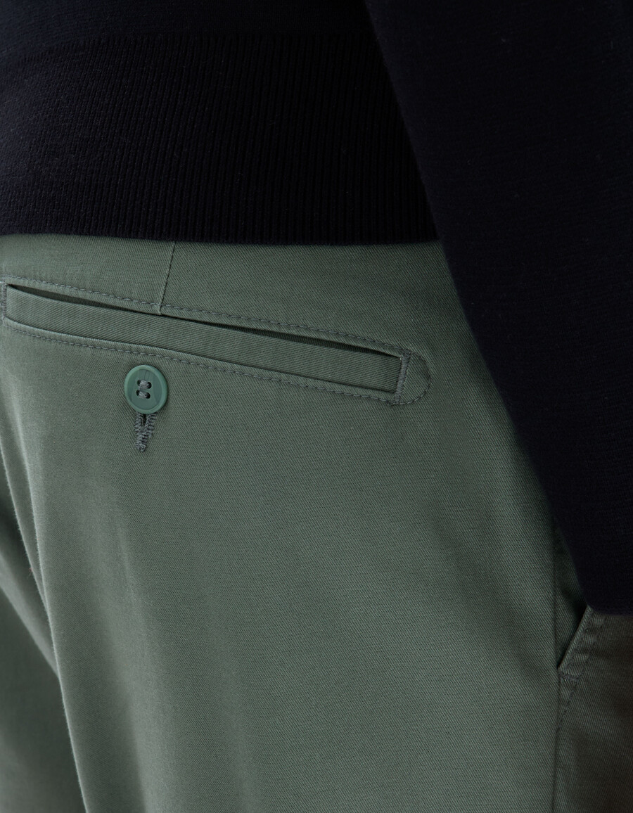 schmale chino-hose aus stretch-baumwolle