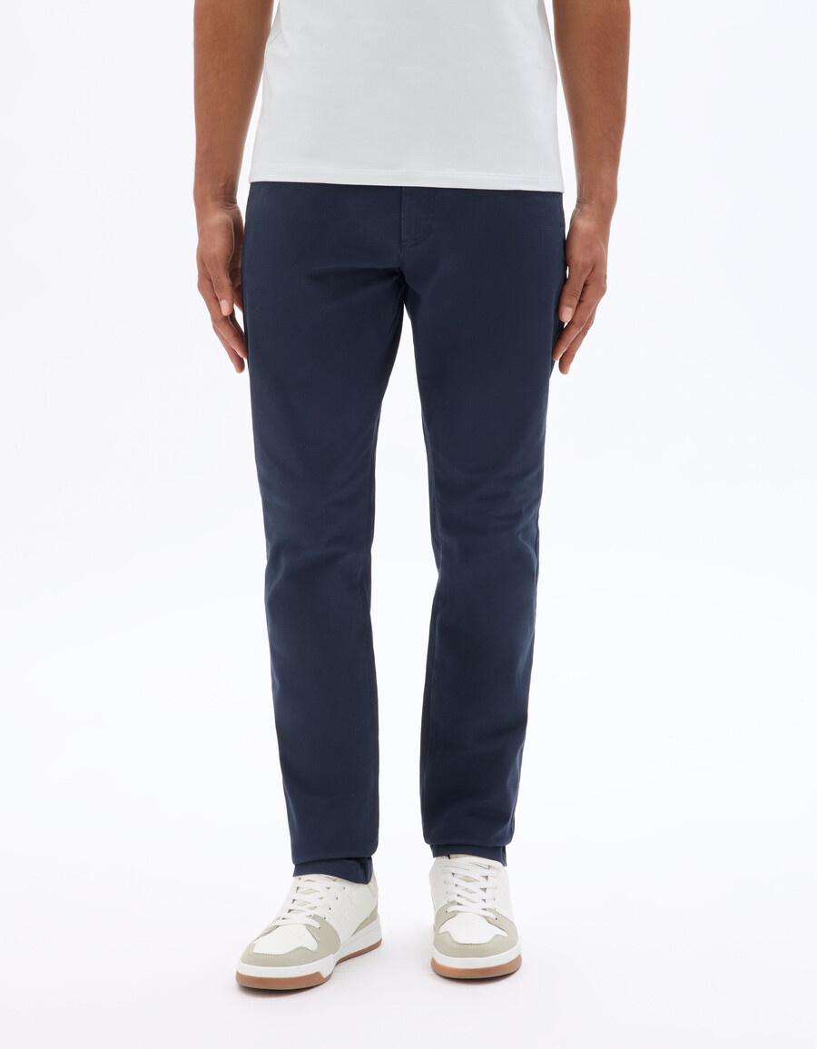 schmal geschnittene chino-hose aus stretch-baumwolle kurzelange ausführung