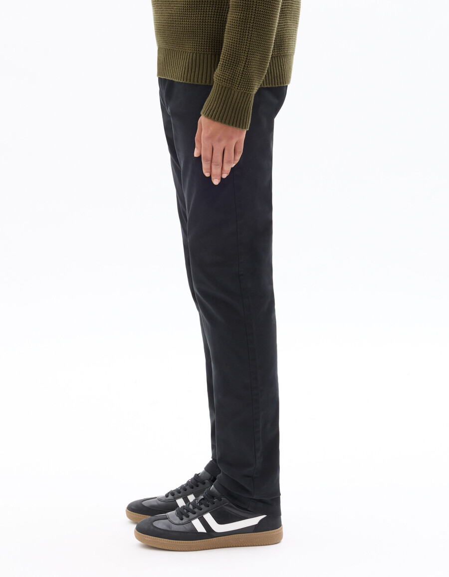 schmal geschnittene chino-hose aus stretch-baumwolle kurzelange ausführung