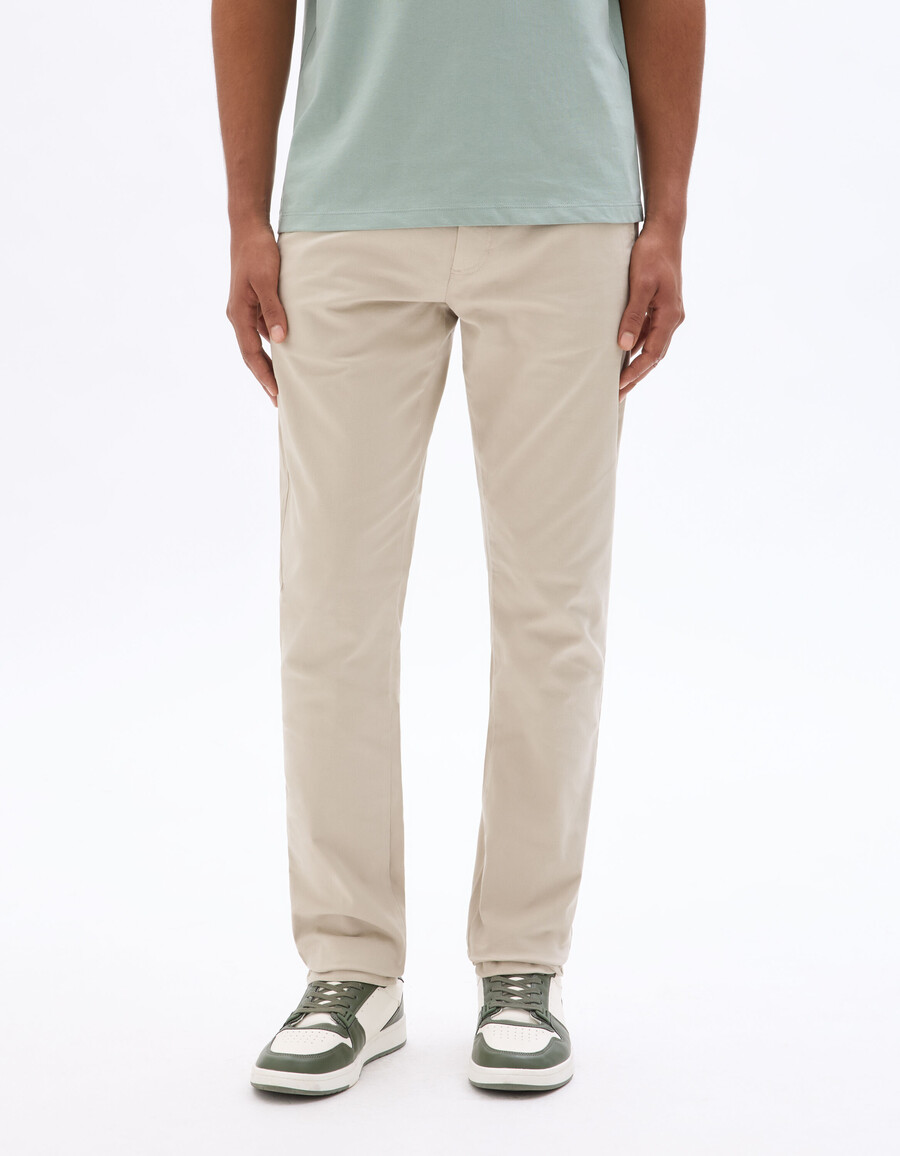 schmal geschnittene chino-hose aus stretch-baumwolle kurzelange ausführung