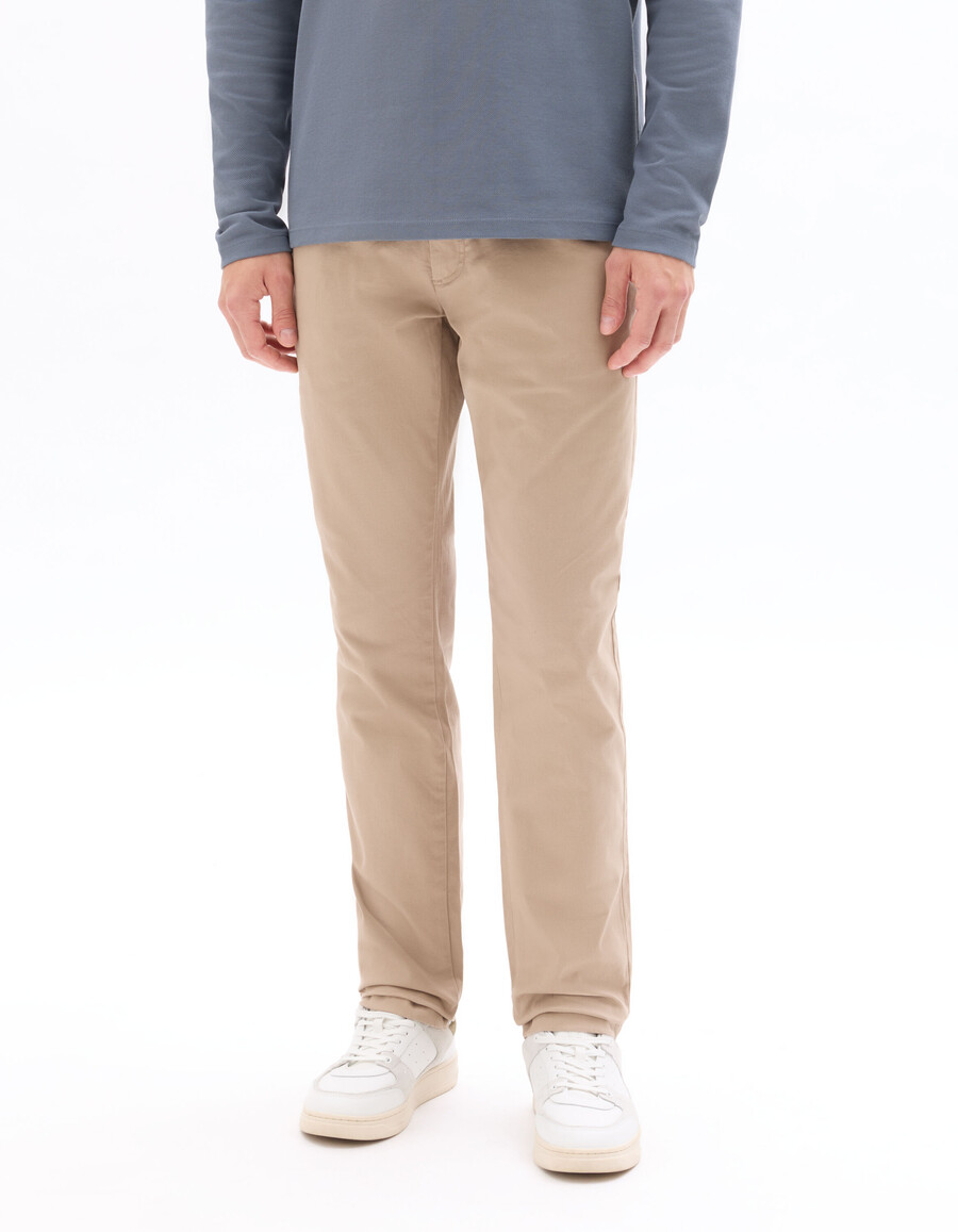 gerade geschnittene chino-hose aus stretch-baumwolle kurzelange ausführung