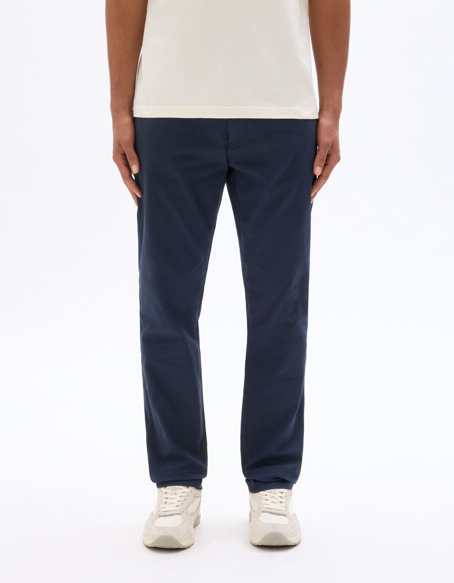 gerade geschnittene chino-hose aus stretch-baumwolle kurzelange ausführung