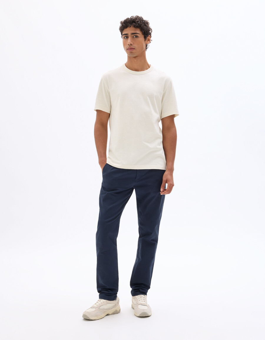 gerade geschnittene chino-hose aus stretch-baumwolle kurzelange ausführung