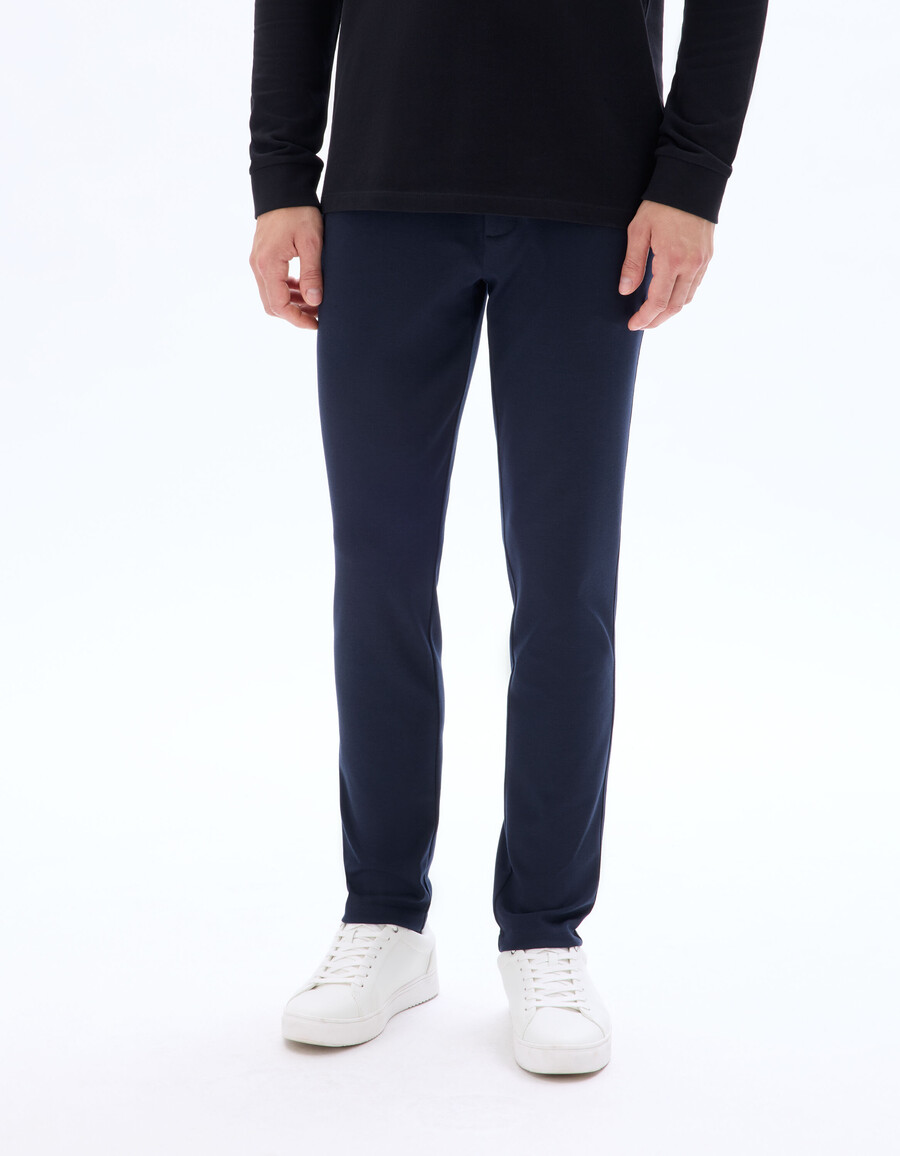 schmal geschnittene chino-hose aus strick
