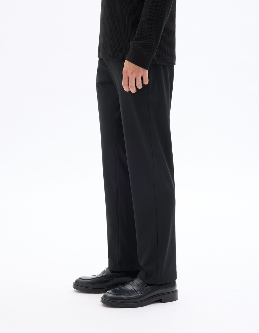stretch-chino-hose aus technischem strick