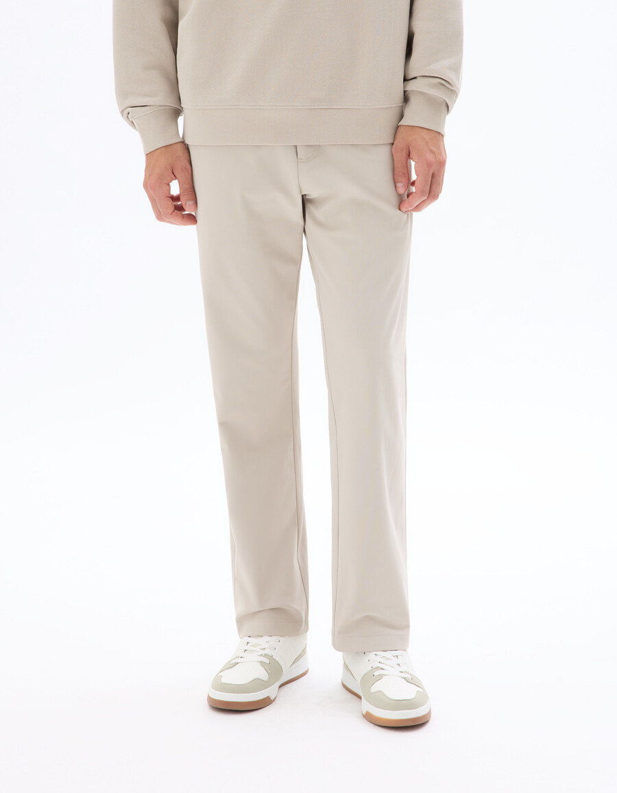stretch-chino-hose aus technischem strick