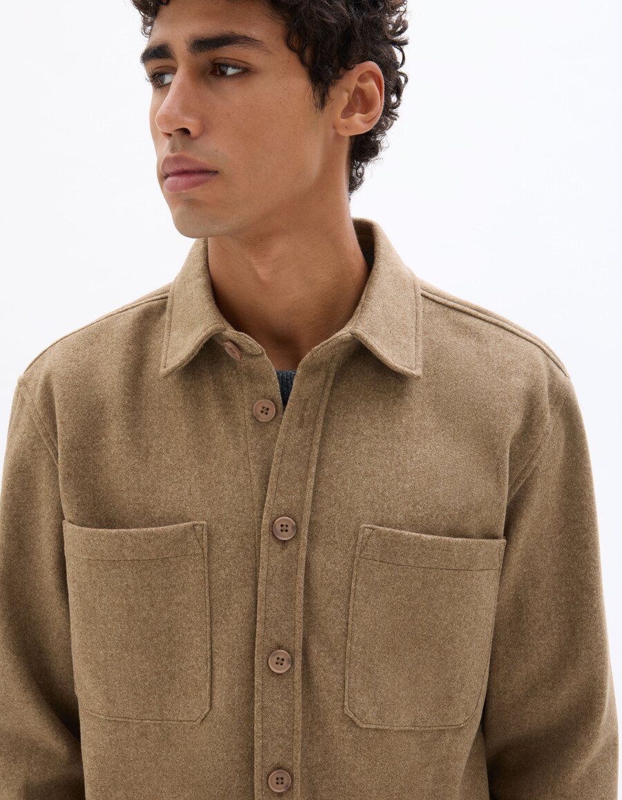 warmes schlichtes braunes overshirt