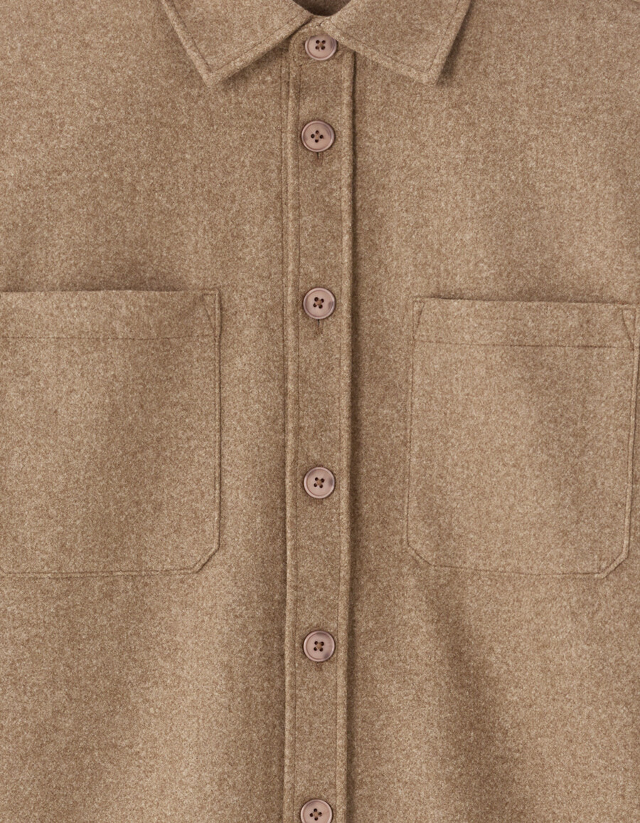 warmes schlichtes braunes overshirt