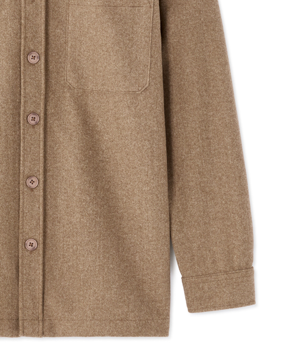 warmes schlichtes braunes overshirt
