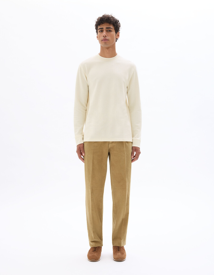 gerade geschnittene chino-hose aus karamellfarbenem samt