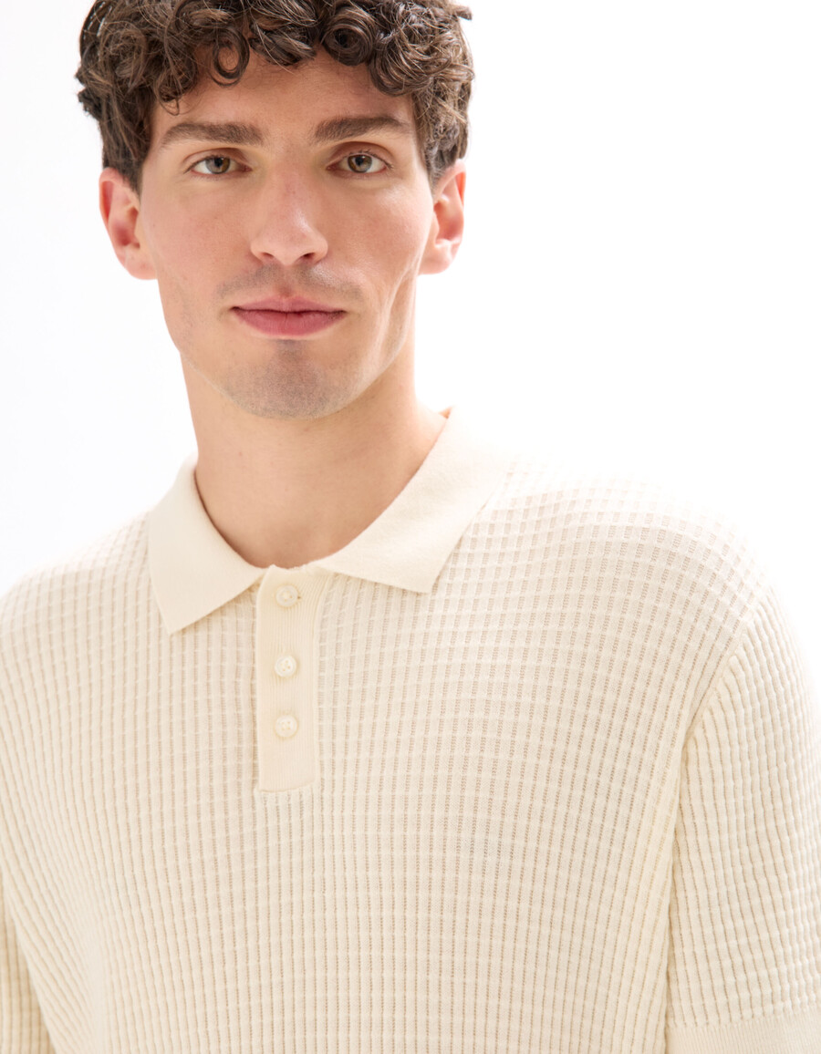 poloshirt mit rippstrick in regulärer passform