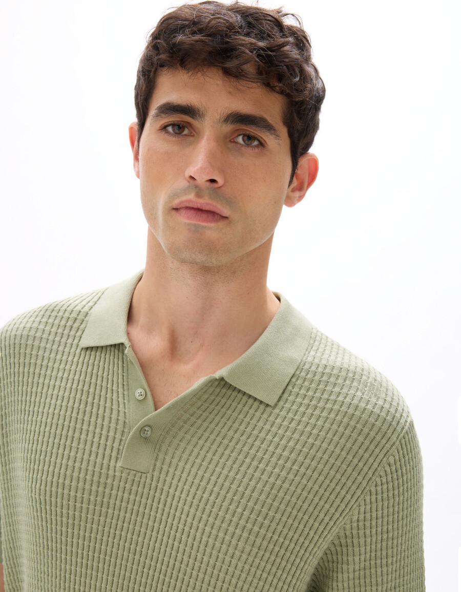 poloshirt mit rippstrick in regulärer passform
