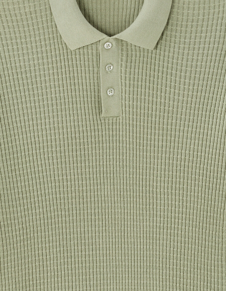 poloshirt mit rippstrick in regulärer passform