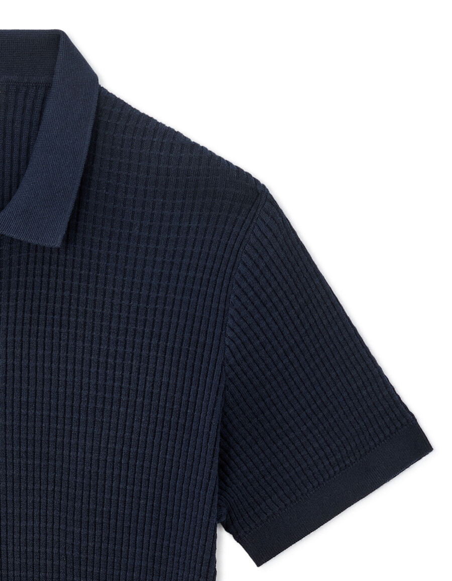 poloshirt mit rippstrick in regulärer passform