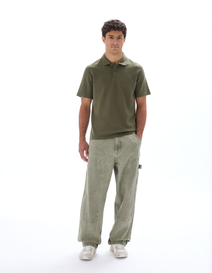 poloshirt in regulärer passform aus khaki-jersey