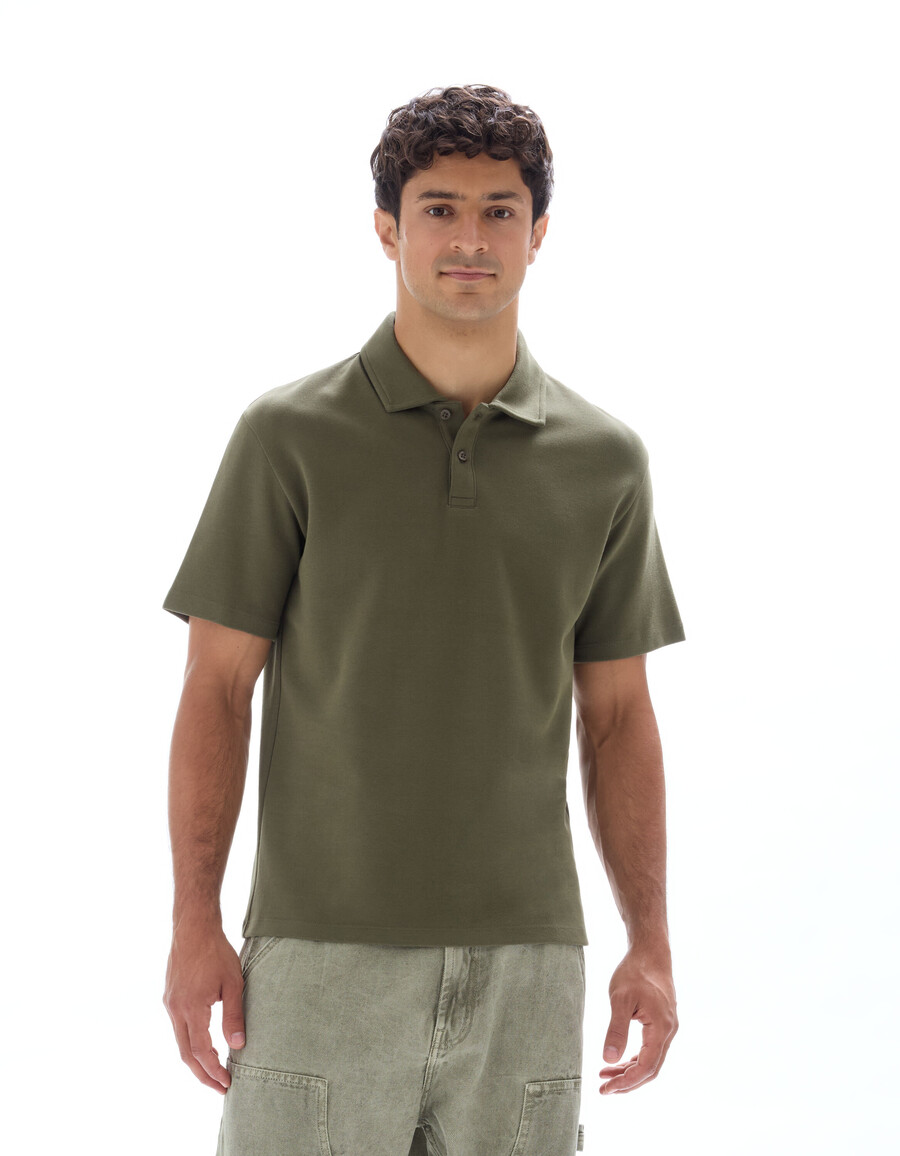 poloshirt in regulärer passform aus khaki-jersey