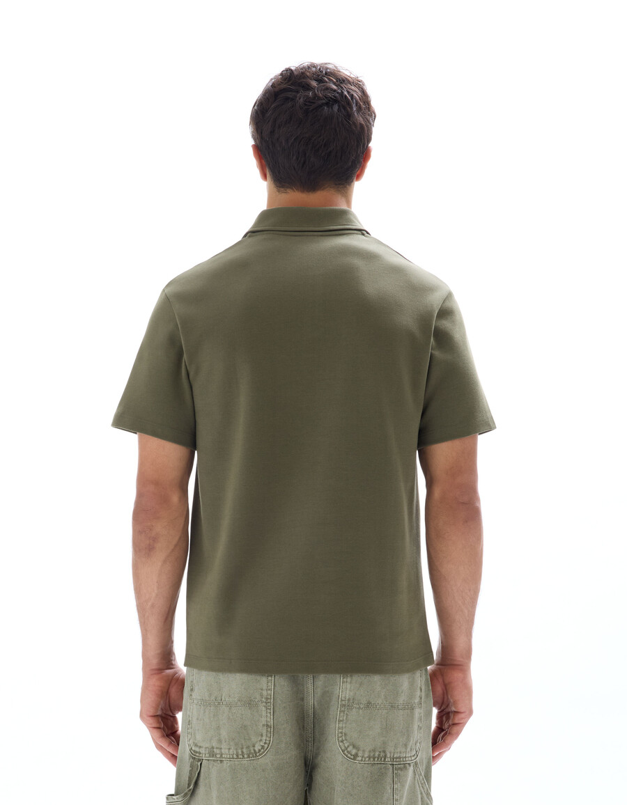 poloshirt in regulärer passform aus khaki-jersey