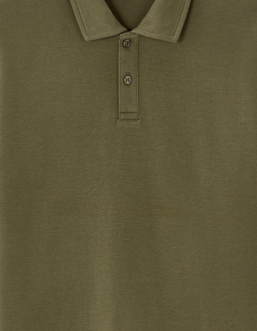 poloshirt in regulärer passform aus khaki-jersey