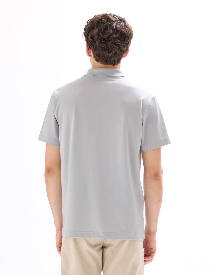 poloshirt in regulärer passform aus funktionsmaterial