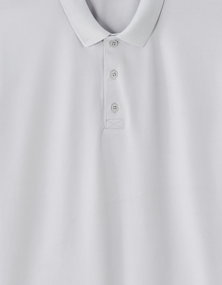 poloshirt in regulärer passform aus funktionsmaterial