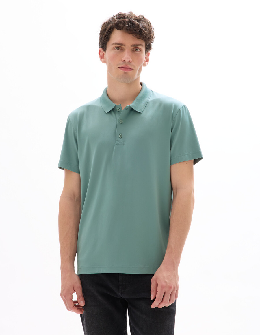 poloshirt in regulärer passform aus funktionsmaterial