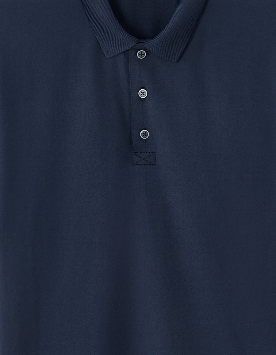 poloshirt in regulärer passform aus funktionsmaterial