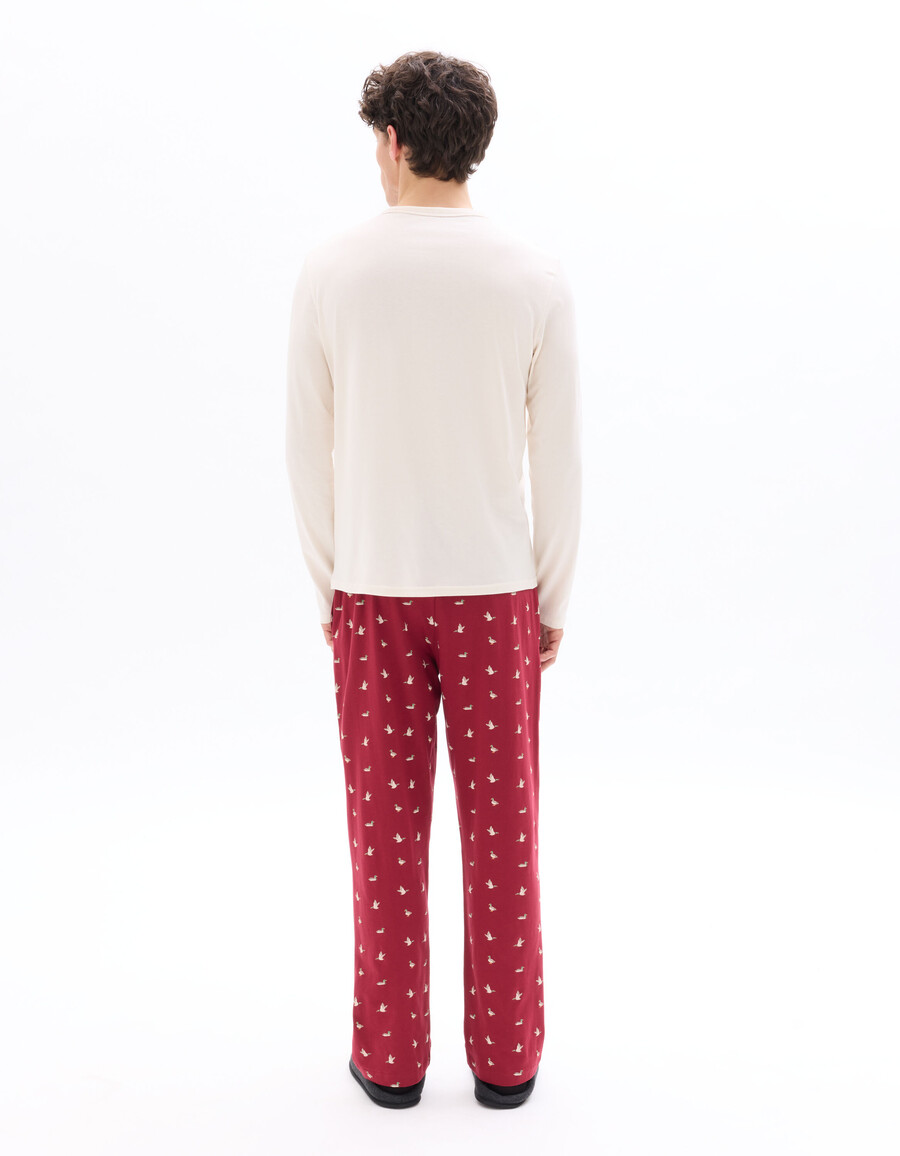 roter pyjama mit entenmuster