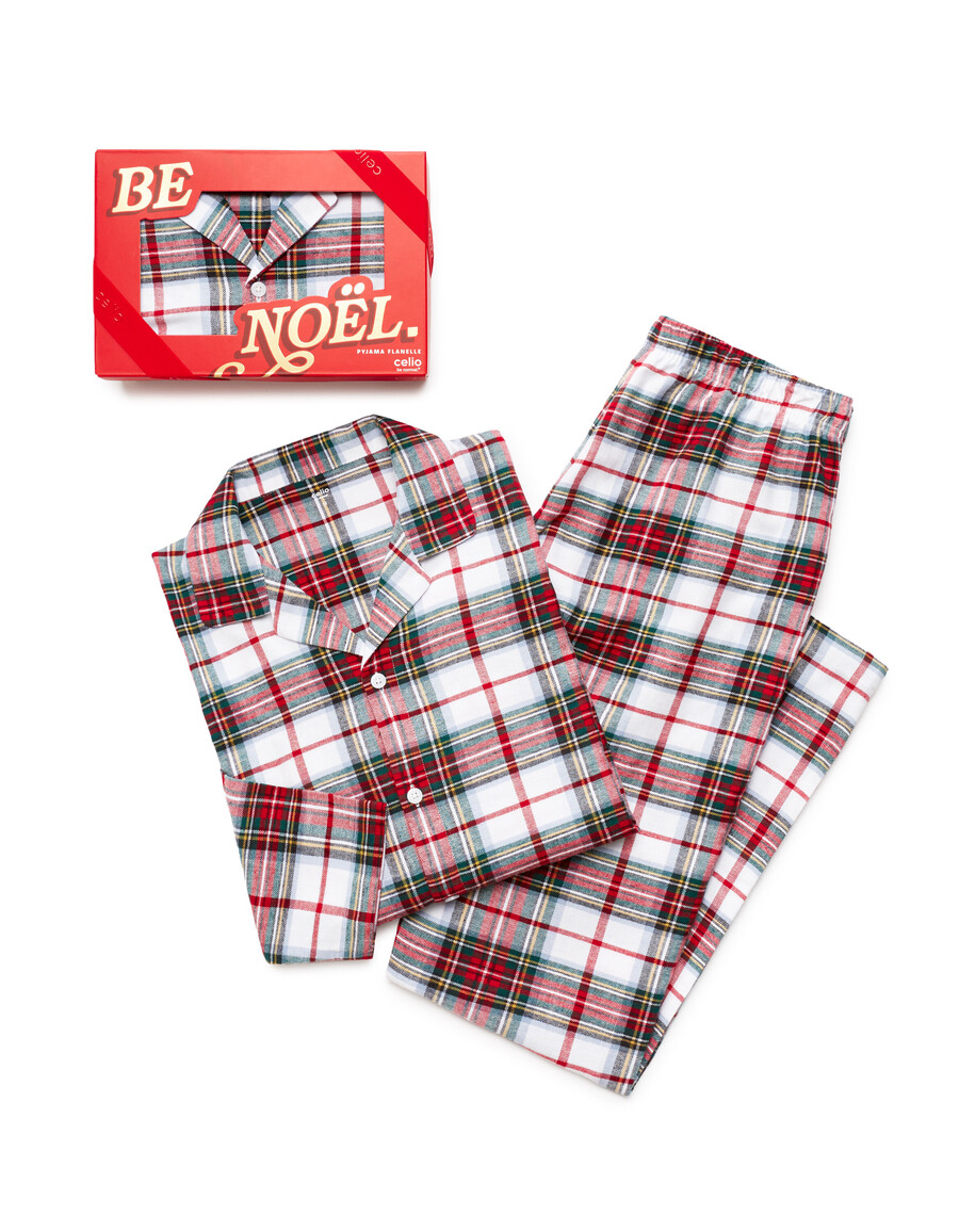 weihnachts-pyjama-geschenkset mit karomuster