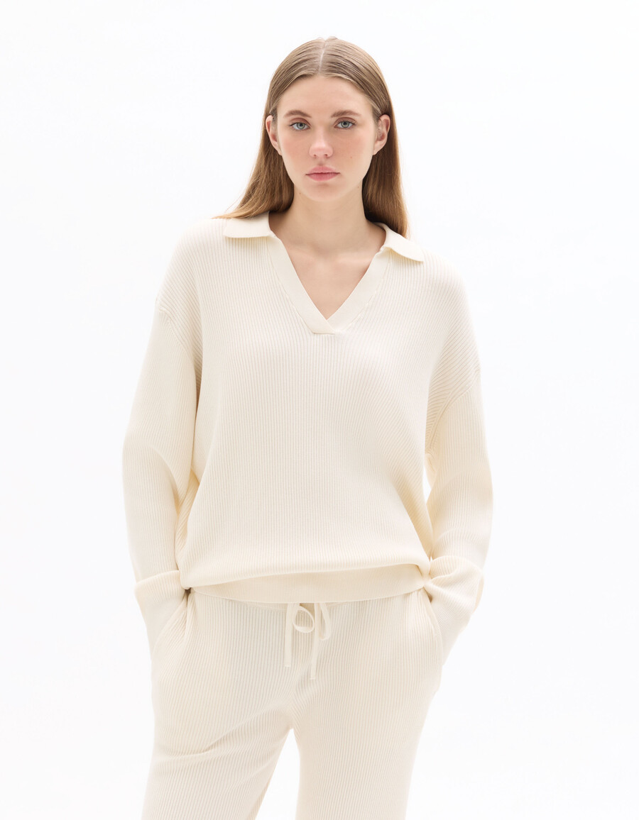 set aus geripptem poloshirt