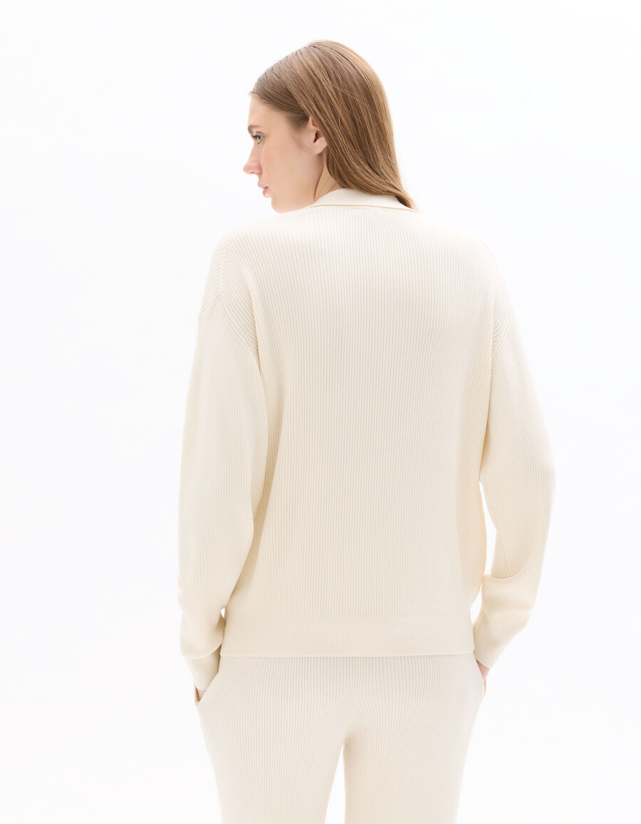set aus geripptem poloshirt