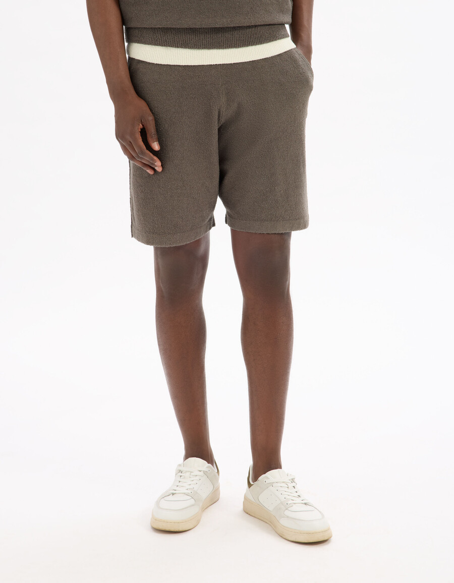 taupefarbene bermuda-shorts aus baumwollmischfleece