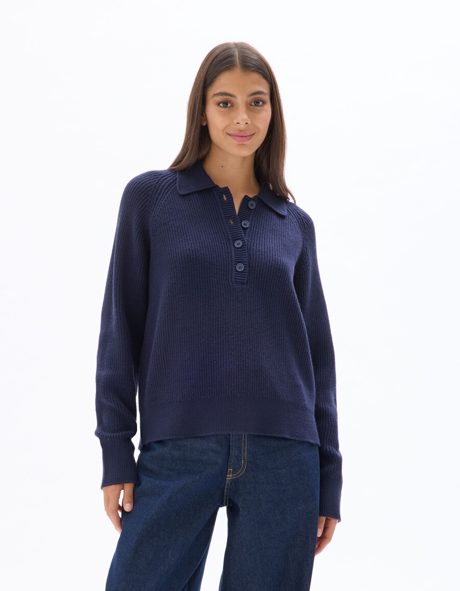 marineblauer strickpullover mit rollkragen