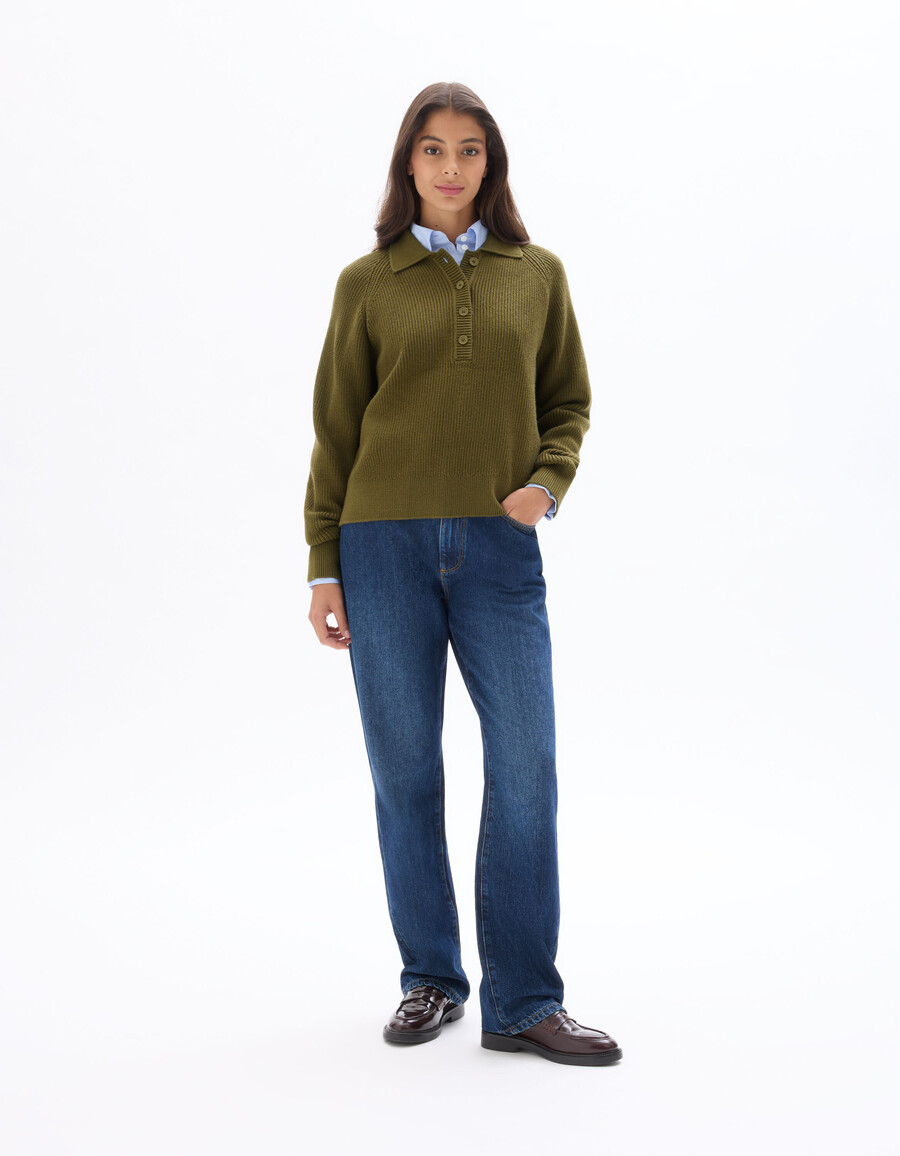 grüner strickpullover mit rollkragen
