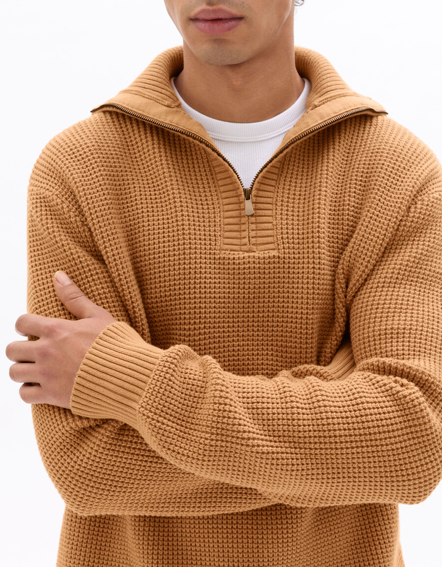 waffelstrickpullover mit reißverschluss am kragen und lockerer passform