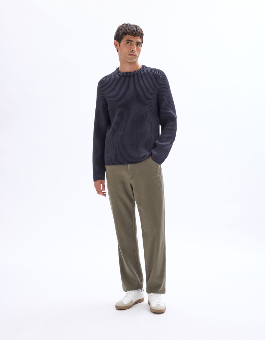 gerippter strickpullover mit rundhalsausschnitt