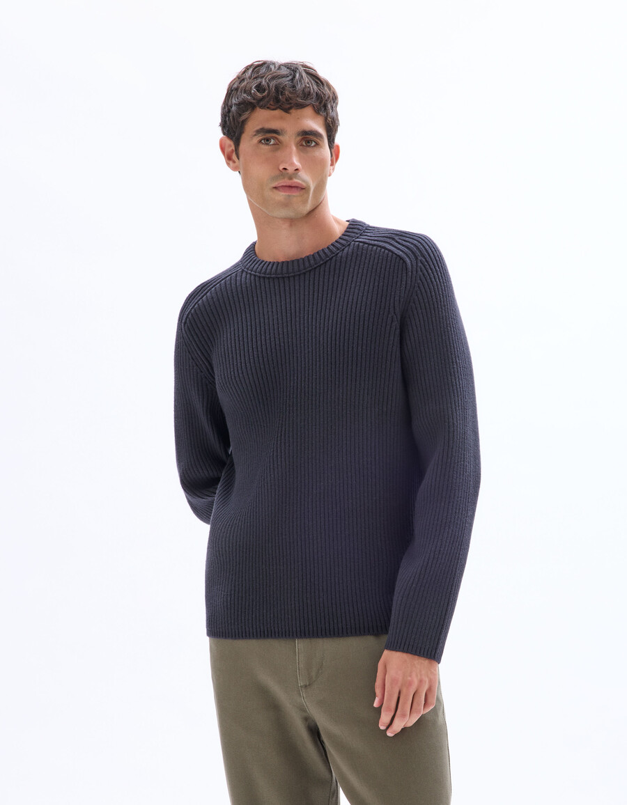 gerippter strickpullover mit rundhalsausschnitt