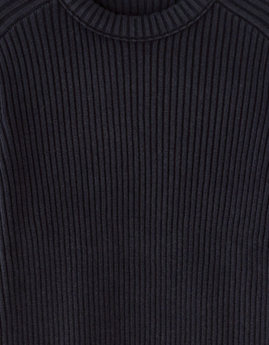 gerippter strickpullover mit rundhalsausschnitt
