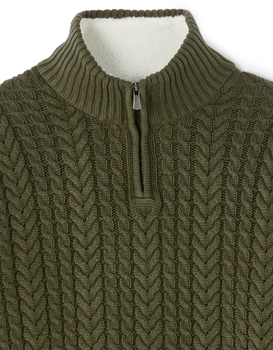 zopfstrickpullover mit hohem kragen und sherpa-futter