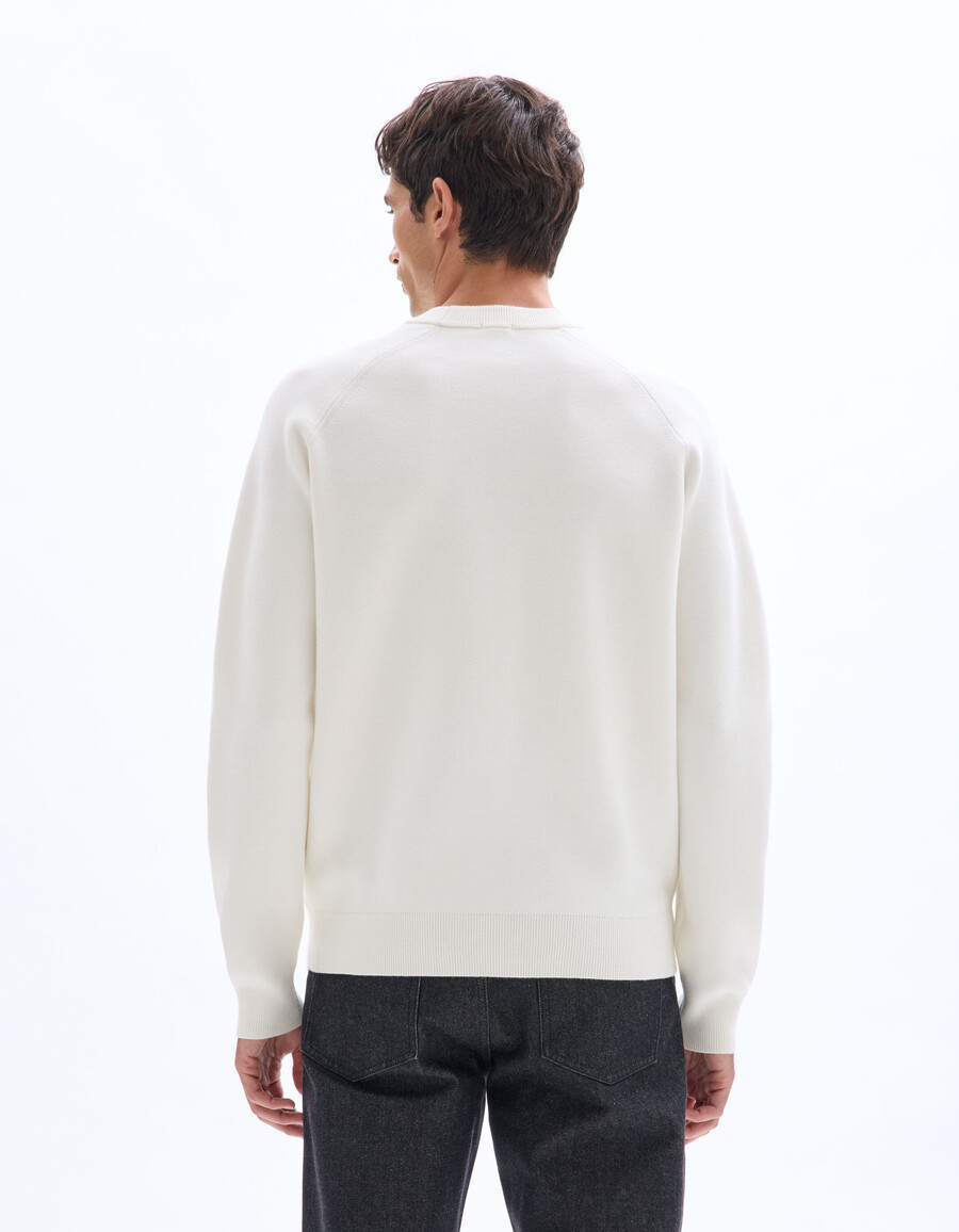 einfarbiger beigefarbener pullover aus baumwollmischgewebe mit rundhalsausschnitt