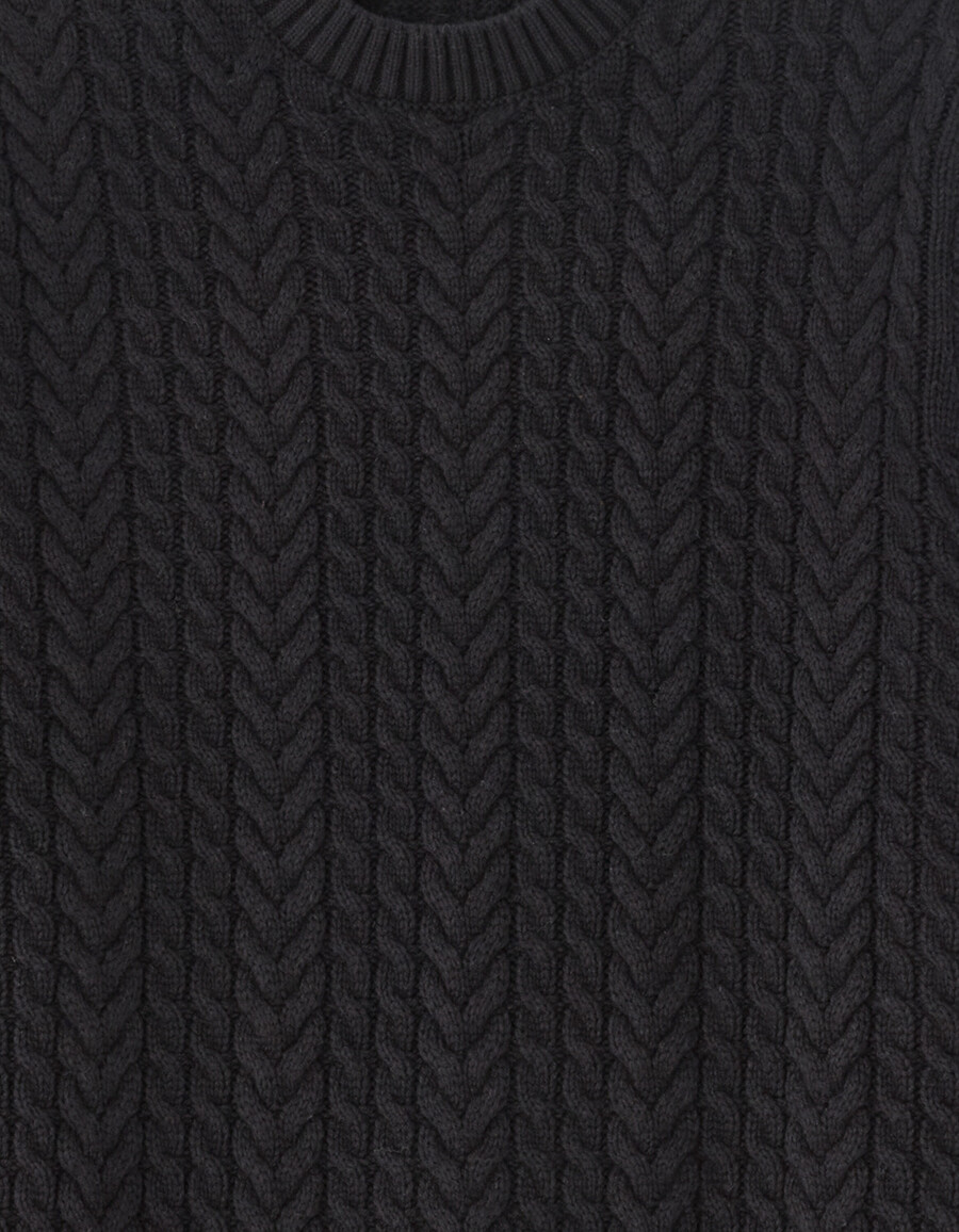 schwarzer zopfstrickpullover mit rundhalsausschnitt aus baumwollmischung