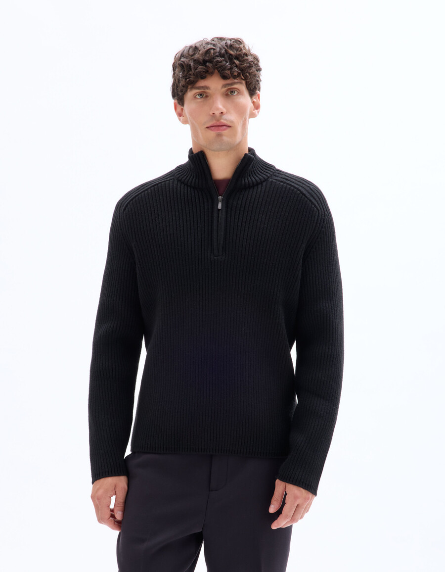 gerippter strickpullover mit trucker-ausschnitt