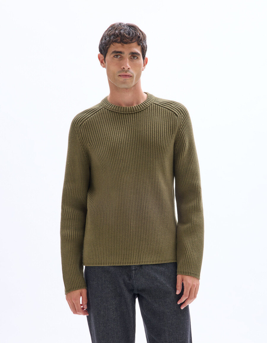 gerippter strickpullover mit rundhalsausschnitt