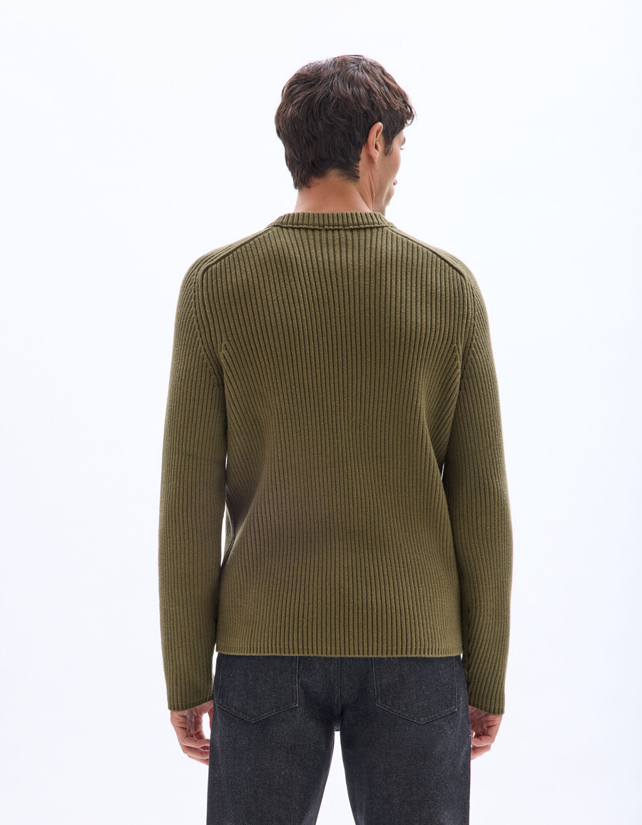 gerippter strickpullover mit rundhalsausschnitt