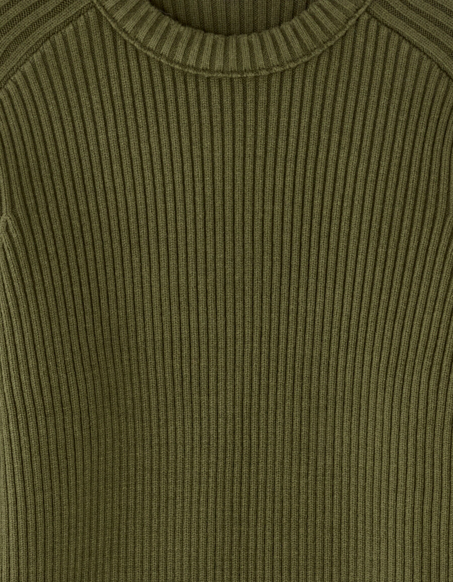 gerippter strickpullover mit rundhalsausschnitt