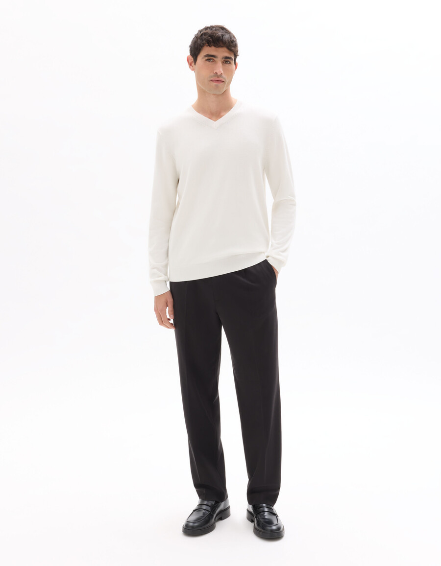 schlichter v-ausschnitt-pullover aus feinstrick