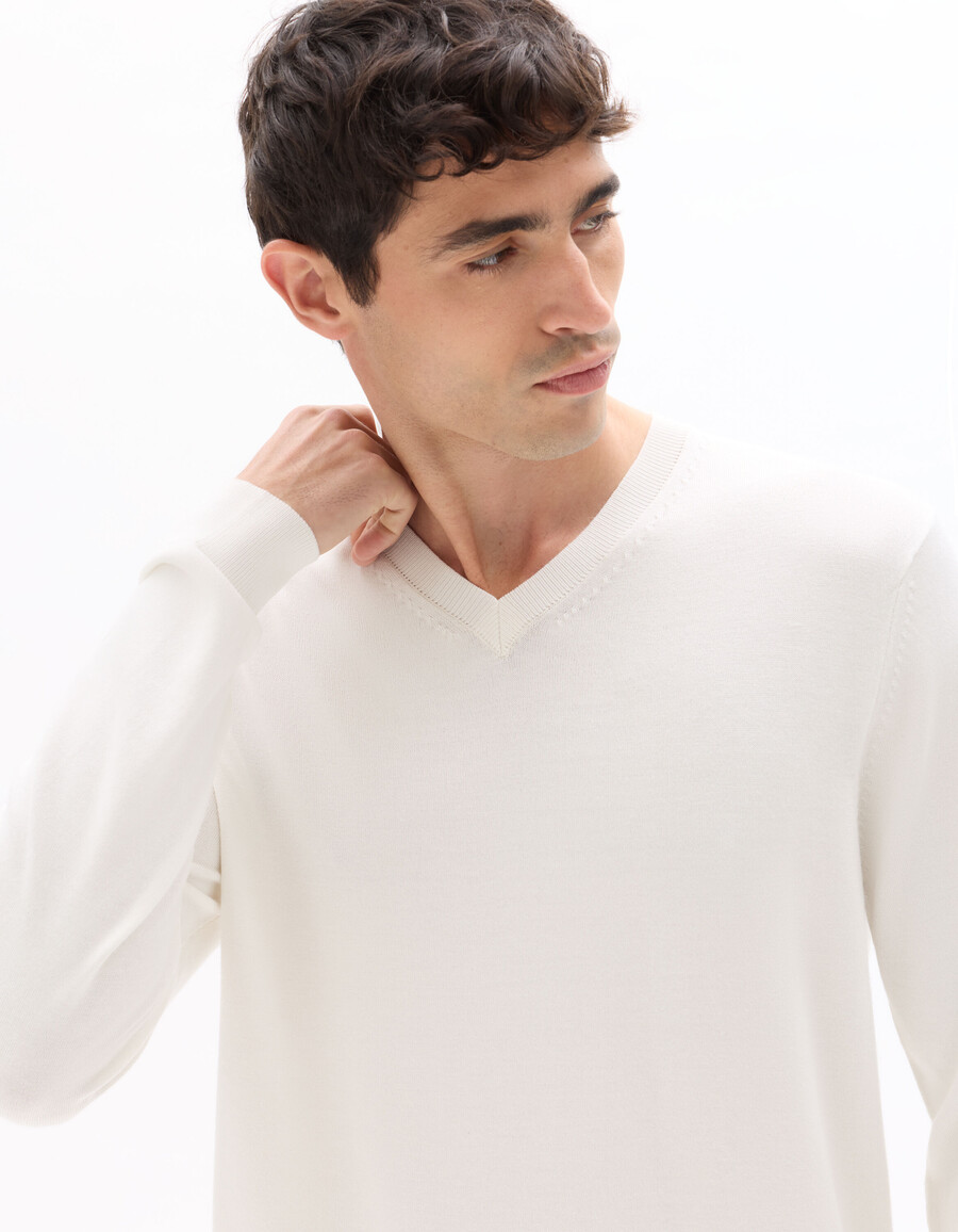 schlichter v-ausschnitt-pullover aus feinstrick