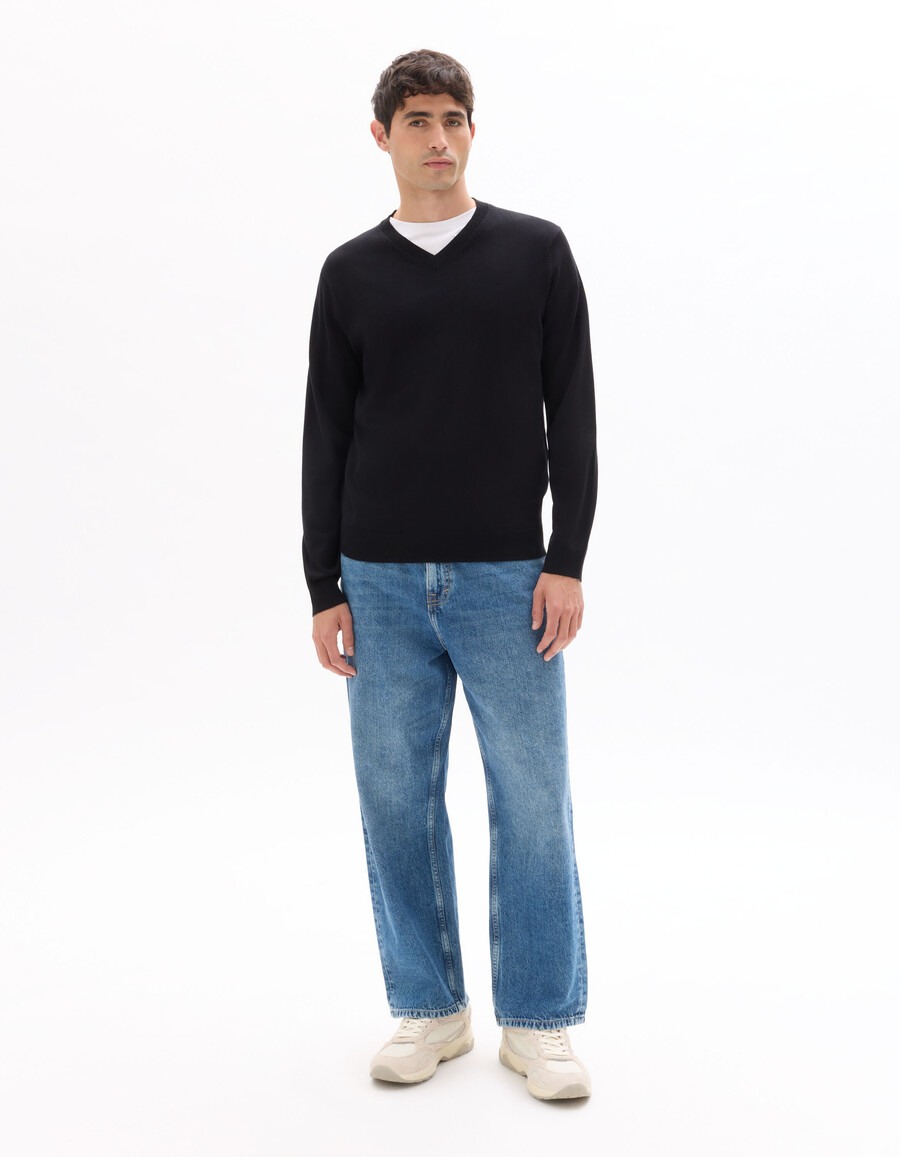 schlichter v-ausschnitt-pullover aus feinstrick